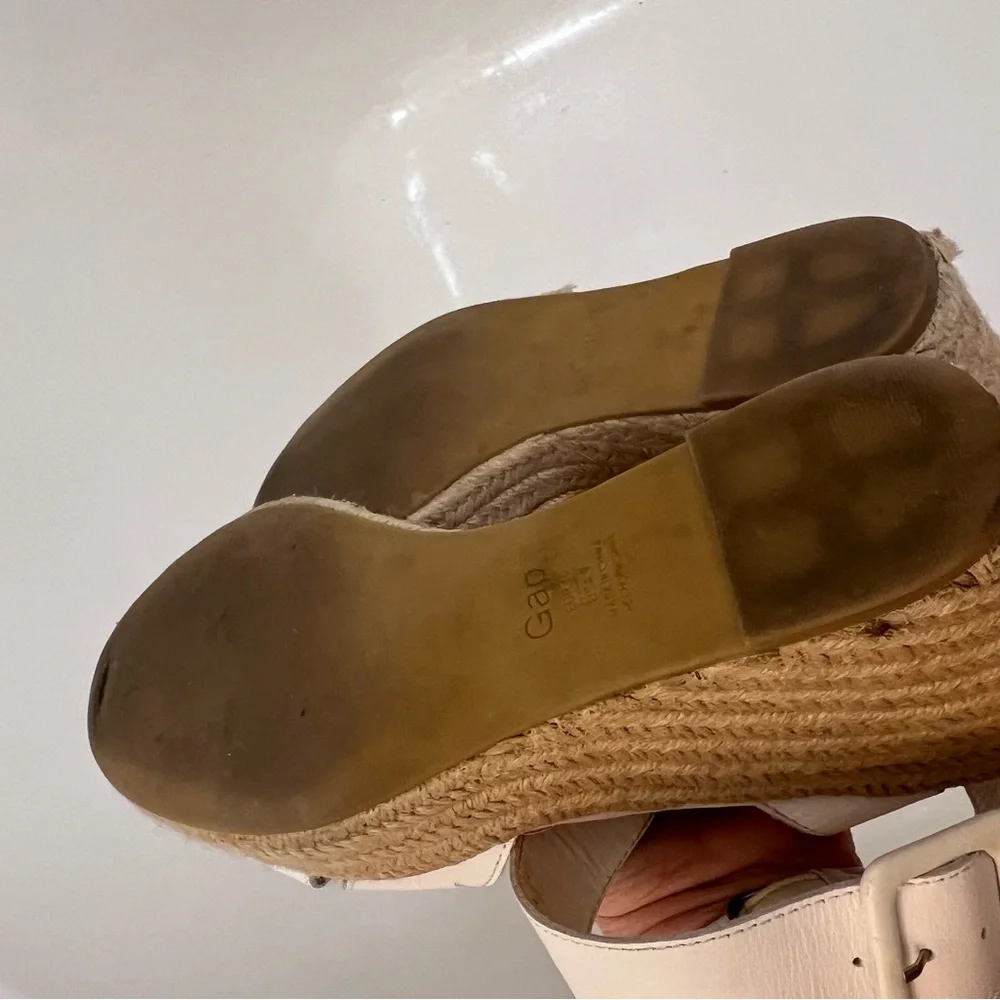 Gap size 9 white cross strap wedge‎ heels